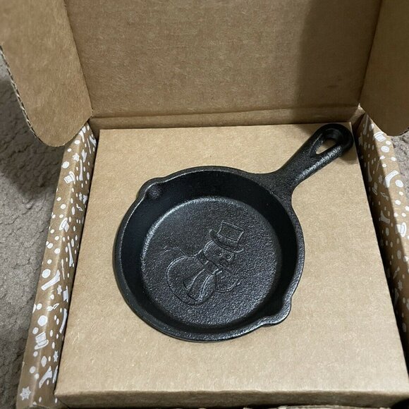 Lodge Cast Iron 2021 Holiday Mini Skillet - LIMITED EDITION - Picture 4 of 6
